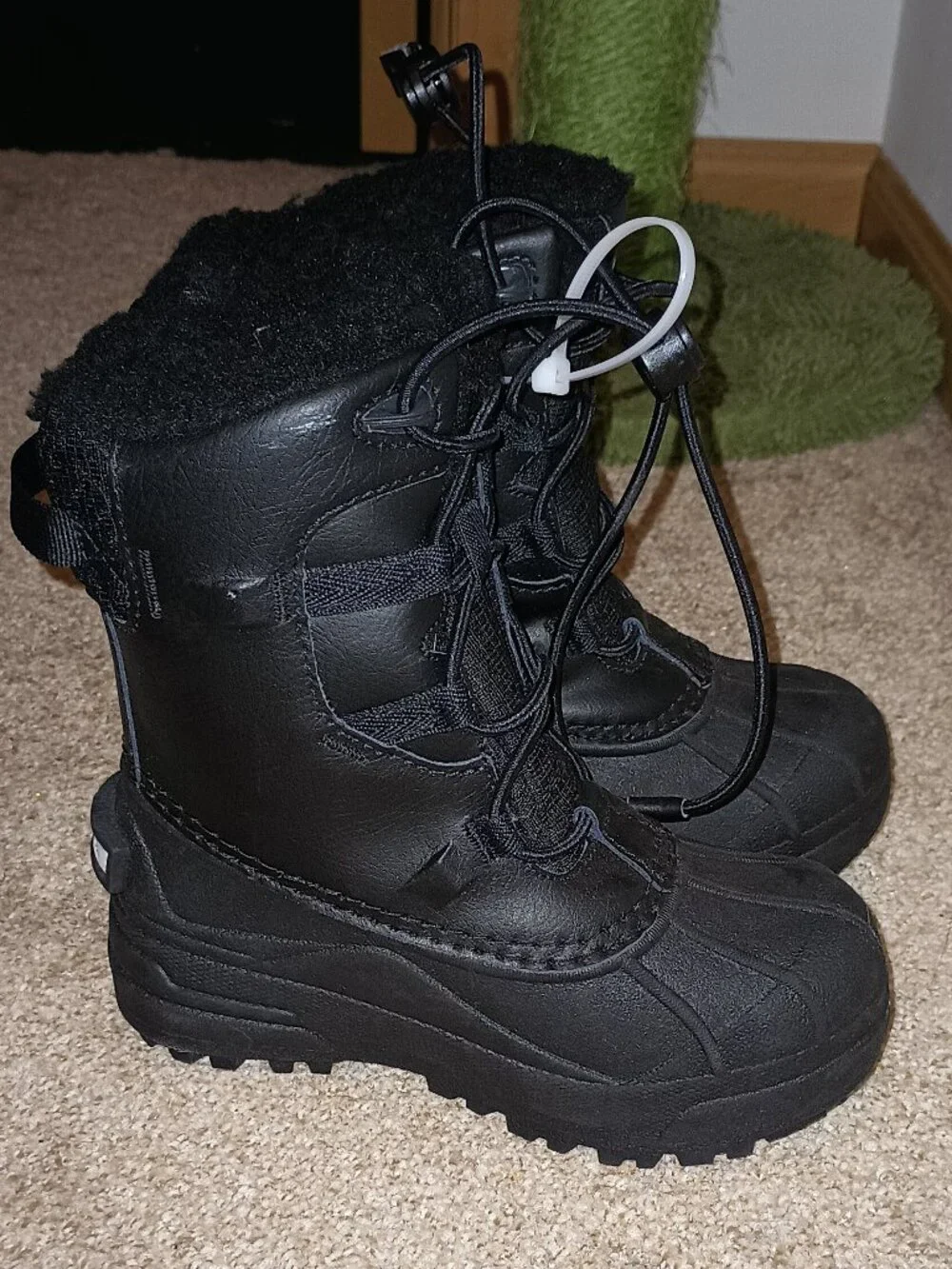 NWOT Columbia  Bugaboot Celsius Boots - Kids' Black/Graphite 11